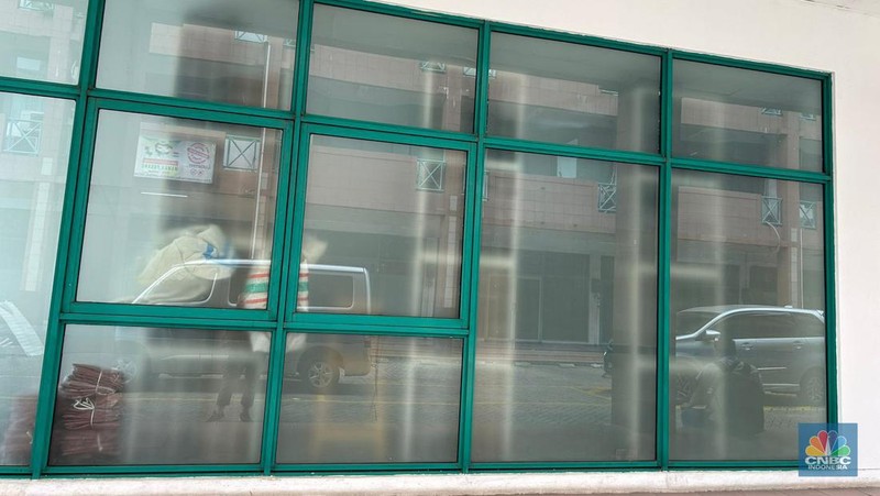 Kantor Pusat Indosurya di Segel. (CNBC Indonesia/Zefanya Aprilia)