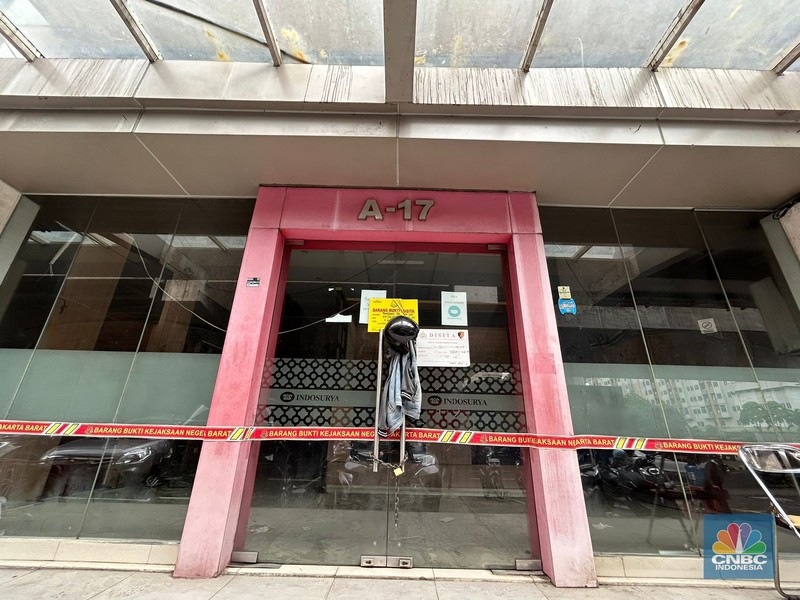 Kantor Pusat Indosurya di Segel. (CNBC Indonesia/Zefanya Aprilia)
