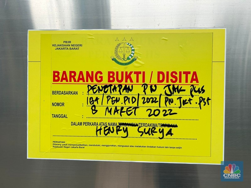 Kantor Pusat Indosurya di Segel. Kantor Pusat Indosurya di Segel. (CNBC Indonesia/Zefanya Aprilia)