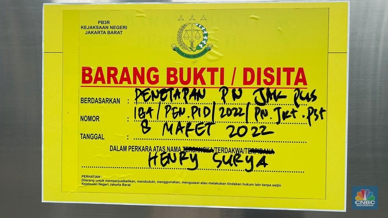 Kantor Pusat Indosurya di Segel. (CNBC Indonesia/Zefanya Aprilia)