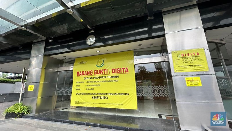 Kantor Pusat Indosurya di Segel. (CNBC Indonesia/Zefanya Aprilia)