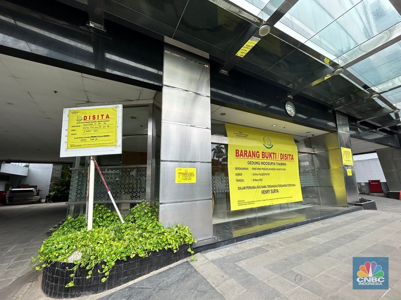 Kantor Pusat Indosurya di Segel. Kantor Pusat Indosurya di Segel. (CNBC Indonesia/Zefanya Aprilia)