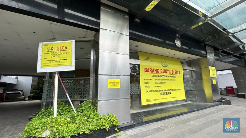 Kantor Pusat Indosurya di Segel. (CNBC Indonesia/Zefanya Aprilia)
