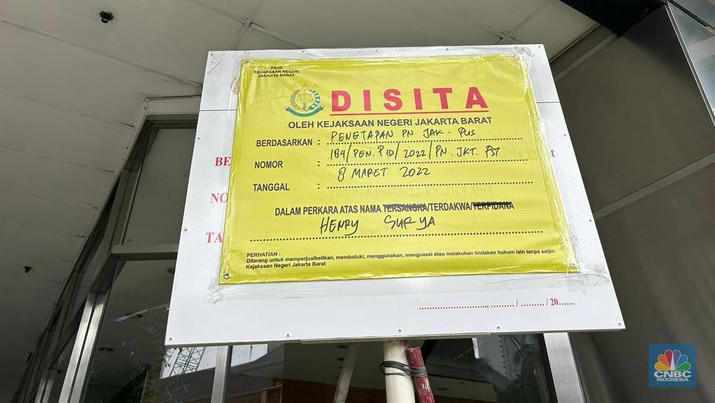 Kantor Pusat Indosurya di Segel. Kantor Pusat Indosurya di Segel. (CNBC Indonesia/Zefanya Aprilia)