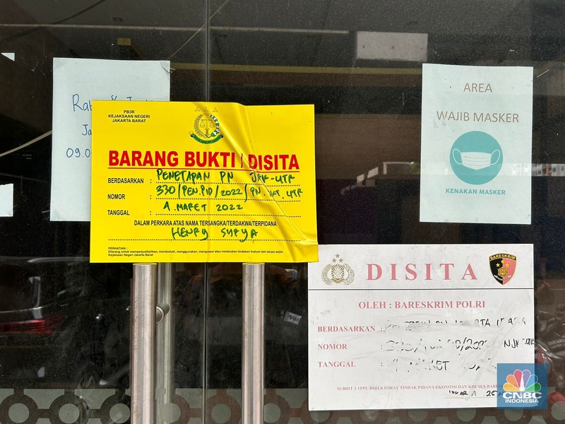 Kantor Pusat Indosurya di Segel. Kantor Pusat Indosurya di Segel. (CNBC Indonesia/Zefanya Aprilia)
