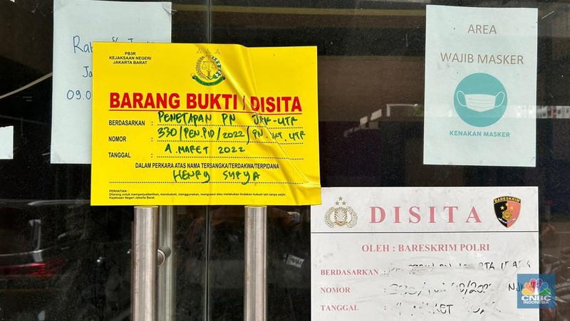 Kantor Pusat Indosurya di Segel. (CNBC Indonesia/Zefanya Aprilia)
