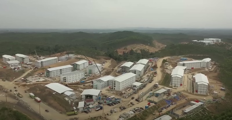 Pemerintah melalui Kementerian Pekerjaan Umum dan Perumahan Rakyat (PUPR) telah memulai pembangunan Ibu Kota Negara (IKN) Nusantara. Hingga awal tahun 2023, progres pembangunan telah mencapai 12 persen. Pemerintah melalui Kementerian Pekerjaan Umum dan Perumahan Rakyat (PUPR) telah memulai pembangunan Ibu Kota Negara (IKN) Nusantara. Hingga awal tahun 2023, progres pembangunan telah mencapai 12 persen. (Tangkapan Layar Youtube Sekretariat Kabinet RI)
