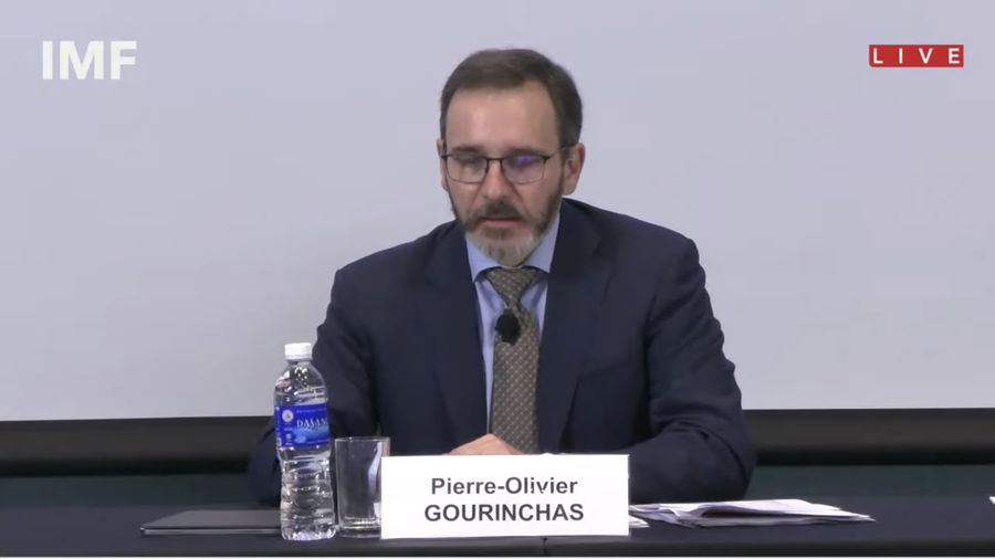 Pierre-Olivier Gourinchas Kepala Ekonom & Direktur, Departemen Riset saat berbicara dalam Pembaruan Outlook Ekonomi Dunia di Singapura. (Tangkapan Layar Youtube IMF)