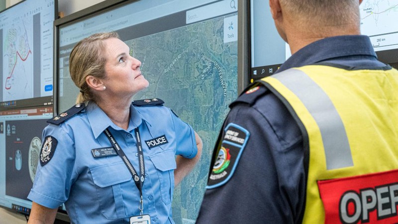 Gambar selebaran menunjukkan kru Departemen Pemadam Kebakaran dan Layanan Darurat mencari kapsul radioaktif dari tambang Rio Tinto setelah menghilang dalam perjalanan 1400 km melintasi pedalaman, di Australia dalam gambar ini diperoleh pada 28 Januari 2023. (AAP Image/Department Of Fire And Emergency Services/Handout via REUTERS)