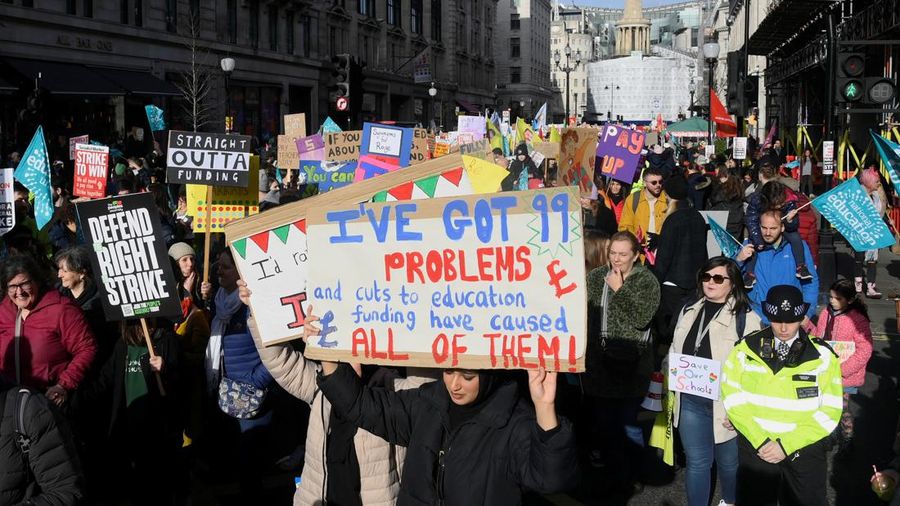 BRITAIN-STRIKE/PROTEST Striking workers attend a march, in London, Britain February 1, 2023. REUTERS/Toby Melville