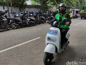 Ojol Usul Subsidi BBM Dialihkan untuk Motor Listrik, Ini Alasannya