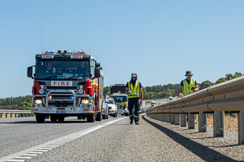 Gambar selebaran menunjukkan kru Departemen Pemadam Kebakaran dan Layanan Darurat mencari kapsul radioaktif dari tambang Rio Tinto setelah menghilang dalam perjalanan 1400 km melintasi pedalaman, di Australia dalam gambar ini diperoleh pada 28 Januari 2023. Gambar selebaran menunjukkan kru Departemen Pemadam Kebakaran dan Layanan Darurat mencari kapsul radioaktif dari tambang Rio Tinto setelah menghilang dalam perjalanan 1400 km melintasi pedalaman, di Australia dalam gambar ini diperoleh pada 28 Januari 2023. (AAP Image/Department Of Fire And Emergency Services/Handout via REUTERS)