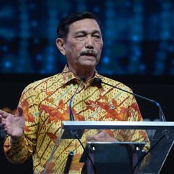 Luhut Rapat 2 Jam Soal KRL Bekas Jepang, Jadi Impor?
