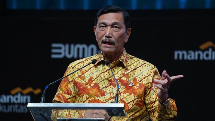 Menteri Koordinator Bidang Kemaritiman dan Investasi (Menko Marves) Luhut Binsar Pandjaitan di acara Mandiri Investment Forum 2023. (Bloomberg via Getty Images/Bloomberg) Menteri Koordinator Bidang Kemaritiman dan Investasi (Menko Marves) Luhut Binsar Pandjaitan di acara Mandiri Investment Forum 2023. (Bloomberg via Getty Images/Bloomberg)