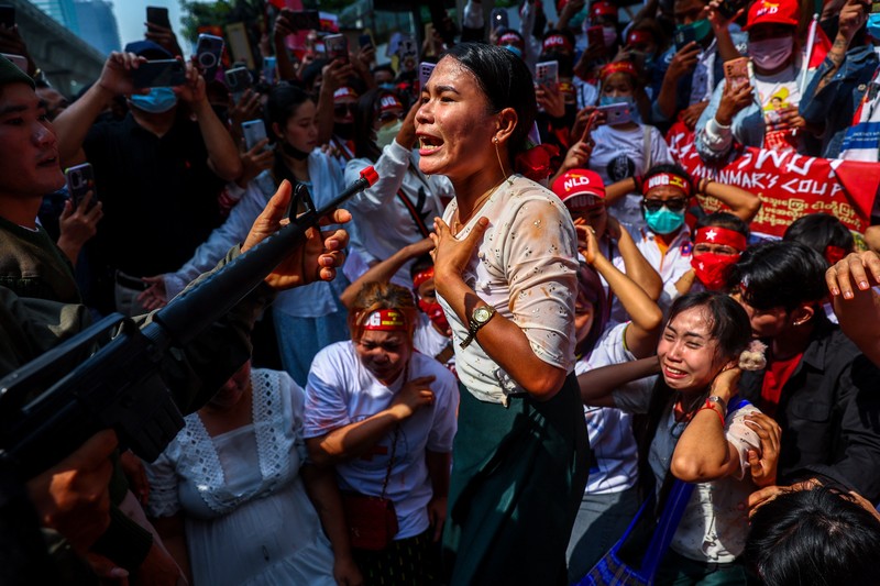 MYANMAR-POLITICS/COUP-THAILAND Protesters perform during a demonstration to mark the second anniversary of Myanmar's 2021 military coup, outside the Embassy of Myanmar in Bangkok, Thailand, February 1, 2023. REUTERS/Athit Perawongmetha