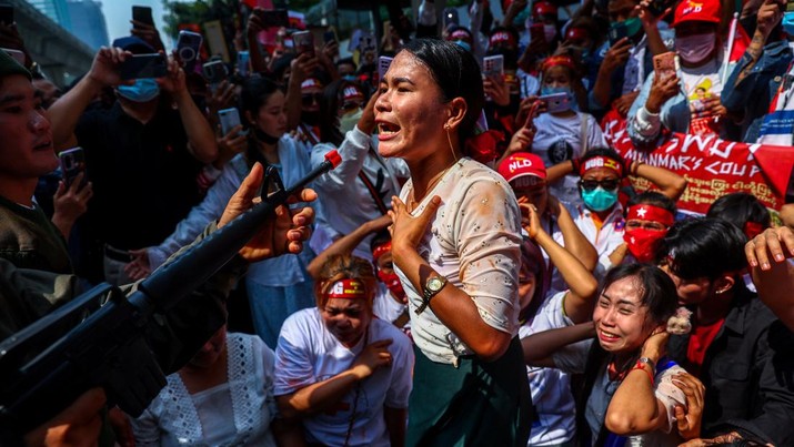 Protesters perform during a demonstration to mark the second anniversary of Myanmar's 2021 military coup, outside the Embassy of Myanmar in Bangkok, Thailand, February 1, 2023. REUTERS/Athit Perawongmetha