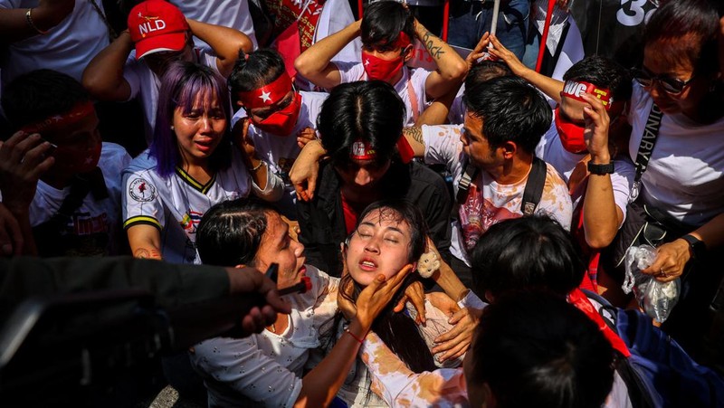 Protesters perform during a demonstration to mark the second anniversary of Myanmar's 2021 military coup, outside the Embassy of Myanmar in Bangkok, Thailand, February 1, 2023. REUTERS/Athit Perawongmetha