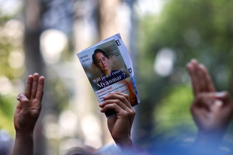 MYANMAR-POLITICS/COUP-THAILAND Protesters perform during a demonstration to mark the second anniversary of Myanmar's 2021 military coup, outside the Embassy of Myanmar in Bangkok, Thailand, February 1, 2023. REUTERS/Athit Perawongmetha