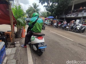 Ojol Minta Subsidi BBM Dialihkan ke Motor Listrik