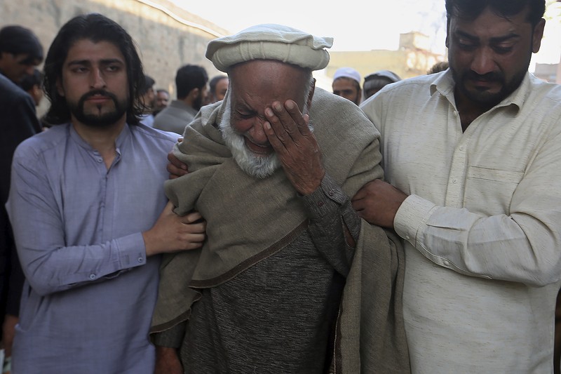 Pemandangan kerusakan akibat bom bunuh diri pada Senin di sebuah masjid di Peshawar, Pakistan, Selasa, 31 Januari 2023. Korban tewas akibat bom bunuh diri di sebuah masjid di dalam markas polisi di kota Peshawar di barat laut Pakistan telah meningkat menjadi 100 orang, dengan polisi mengumumkan selesainya operasi penyelamatan yang intens. (Hussain Ali/Anadolu Agency via Getty Images)