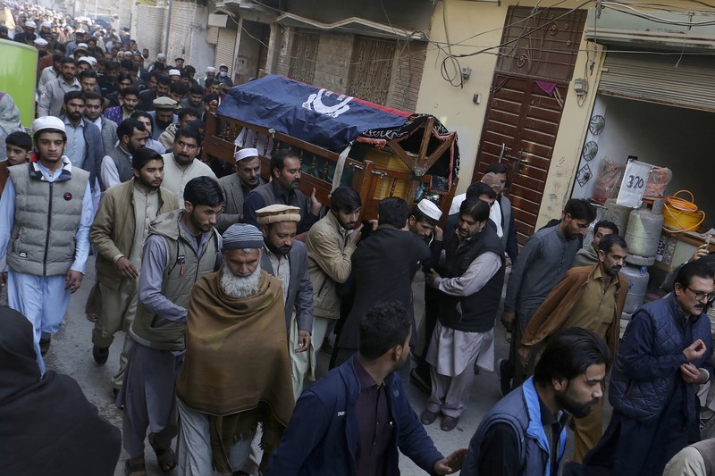 Pemandangan kerusakan akibat bom bunuh diri pada Senin di sebuah masjid di Peshawar, Pakistan, Selasa, 31 Januari 2023. Korban tewas akibat bom bunuh diri di sebuah masjid di dalam markas polisi di kota Peshawar di barat laut Pakistan telah meningkat menjadi 100 orang, dengan polisi mengumumkan selesainya operasi penyelamatan yang intens. (Hussain Ali/Anadolu Agency via Getty Images)