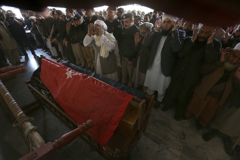 Pemandangan kerusakan akibat bom bunuh diri pada Senin di sebuah masjid di Peshawar, Pakistan, Selasa, 31 Januari 2023. Korban tewas akibat bom bunuh diri di sebuah masjid di dalam markas polisi di kota Peshawar di barat laut Pakistan telah meningkat menjadi 100 orang, dengan polisi mengumumkan selesainya operasi penyelamatan yang intens. (Hussain Ali/Anadolu Agency via Getty Images)