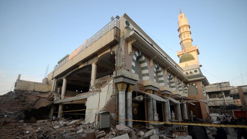 Pemandangan kerusakan akibat bom bunuh diri pada Senin di sebuah masjid di Peshawar, Pakistan, Selasa, 31 Januari 2023. Korban tewas akibat bom bunuh diri di sebuah masjid di dalam markas polisi di kota Peshawar di barat laut Pakistan telah meningkat menjadi 100 orang, dengan polisi mengumumkan selesainya operasi penyelamatan yang intens. (Hussain Ali/Anadolu Agency via Getty Images)