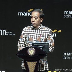Jokowi Pede RI Raja Mobil Listrik, PDB di 2045 US$ 11 Triliun