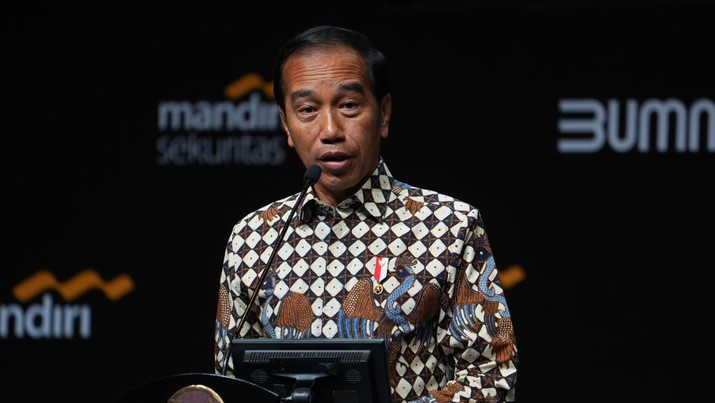 Presiden RI Joko Widodo (Jokowi) di acara Mandiri Investment Forum 2023, Rabu 1/2/2023. (Bloomberg via Getty Images/Bloomberg) Presiden RI Joko Widodo (Jokowi) di acara Mandiri Investment Forum 2023, Rabu 1/2/2023. (Bloomberg via Getty Images/Dimas Ardian/Bloomberg via Getty Images)