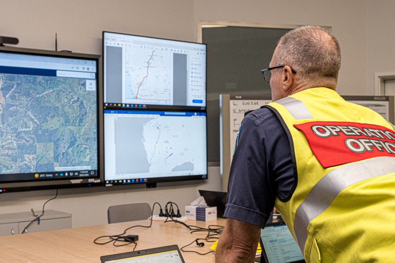 Gambar selebaran menunjukkan kru Departemen Pemadam Kebakaran dan Layanan Darurat mencari kapsul radioaktif dari tambang Rio Tinto setelah menghilang dalam perjalanan 1400 km melintasi pedalaman, di Australia dalam gambar ini diperoleh pada 28 Januari 2023. Gambar selebaran menunjukkan kru Departemen Pemadam Kebakaran dan Layanan Darurat mencari kapsul radioaktif dari tambang Rio Tinto setelah menghilang dalam perjalanan 1400 km melintasi pedalaman, di Australia dalam gambar ini diperoleh pada 28 Januari 2023. (AAP Image/Department Of Fire And Emergency Services/Handout via REUTERS)