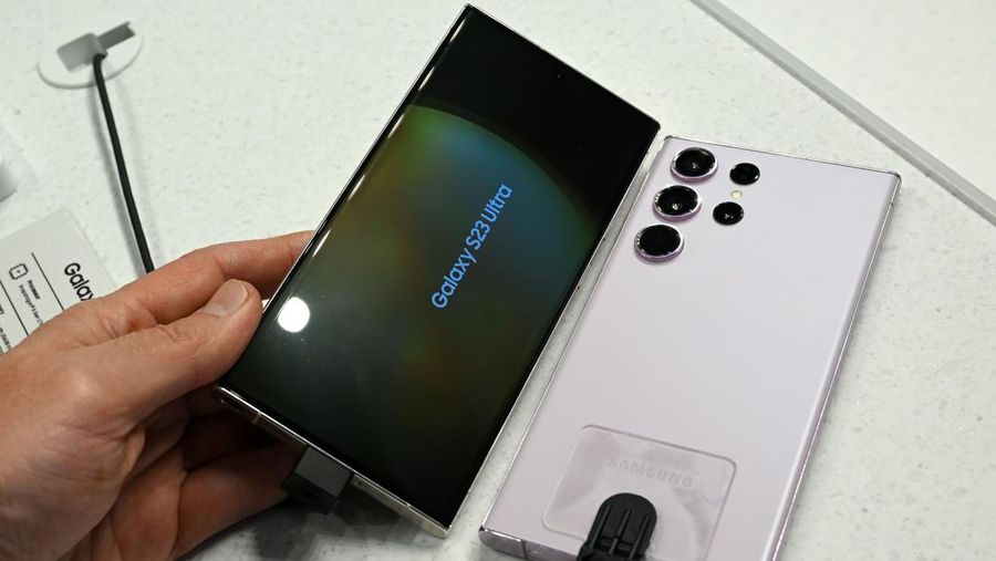 SAN FRANCISCO, CA - FEBRUARY 1: Samsung Electronics unveils its latest flagship Galaxy S23 series smartphones on February 1, 2023 in San Francisco, California, United States. (Photo by Tayfun Coskun/Anadolu Agency via Getty Images)