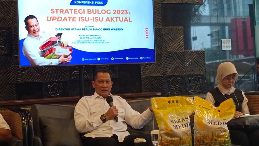 Dirut Perum Bulog Budi Waseso menggelar jumpa pers soal update beras di Kantor Pusat Perum Bulog Jakarta/Dok: Martyasari Rizky