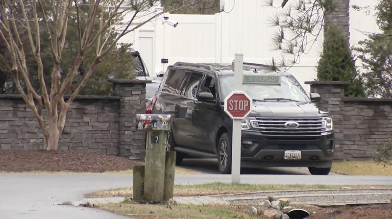 FBI menggeledah rumah Biden di Pantai Rehoboth, Delaware. (AP Video)