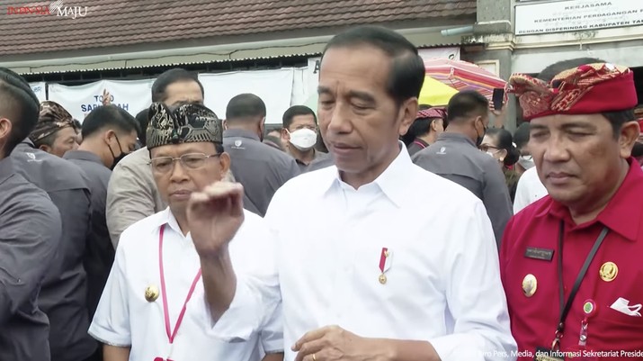 Keterangan Pers Presiden Jokowi Saat Kunjungi Pasar Baturiti, Tabanan, 2 Februari 2023. (Tangkapan Layar Youtube)