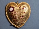Kalung Berusia 500 Tahun Milik Raja Henry VIII Ditemukan