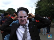Demo Indosurya, Korban Ramai-ramai Pakai Topeng Henry Surya