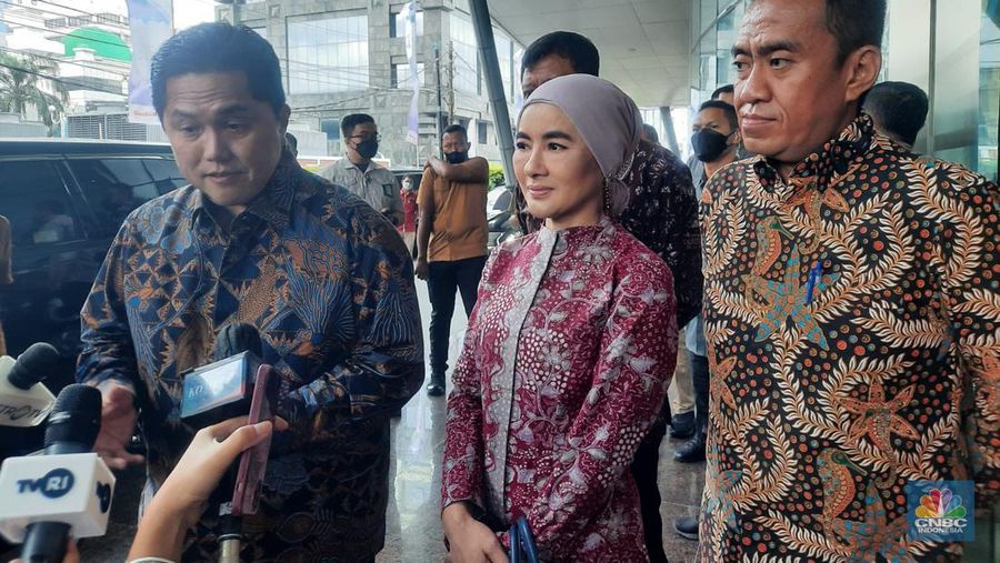 Menteri BUMN Erick Thohir didampingi Dirut Pertamna, Nicke Widyawati. (Doc Firda Dwi Muliawati)