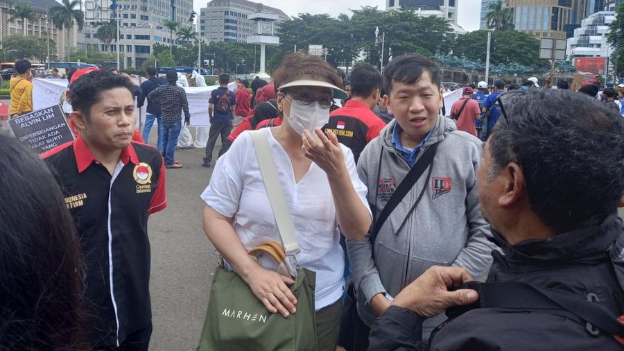 Nasabah Indosurya Pao ikut serta dalam aksi. (CNBC Indonesia/Arrijal Rachman)