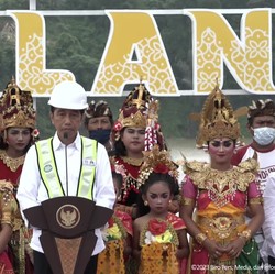 Perih Pak Jokowi, Ini Penyebab RI Gagal Jadi Negara Maju!