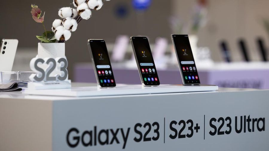 Samsung Electronics Co. Galaxy S23 smartphones during a media preview event in Seoul, South Korea, on Monday, Jan. 30, 2023. Samsung unveiled its latest iPhone-rivaling Android smartphones, improving the cameras, battery life and design with its new Galaxy S23 line. Photographer: SeongJoon Cho/Bloomberg via Getty Images