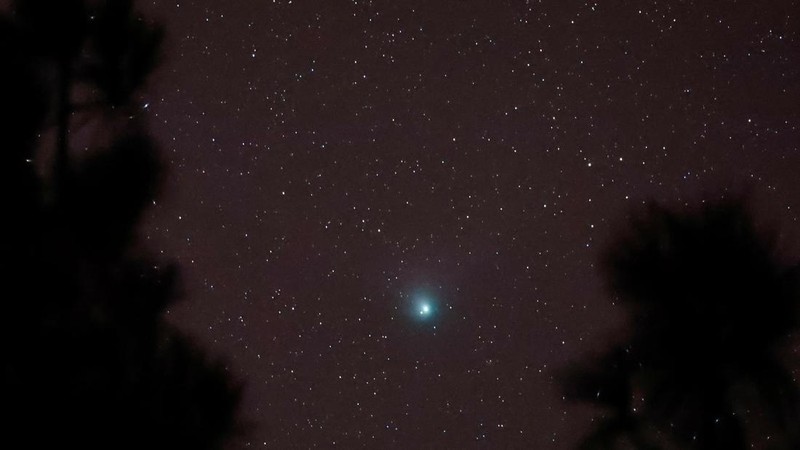 A green comet named Comet C/2022 E3 (ZTF), which last passed by our planet about 50,000 years ago, is seen from the Pico de las Nieves, in the island of Gran Canaria, Spain, February 1, 2023. REUTERS/Borja Suarez      TPX IMAGES OF THE DAY