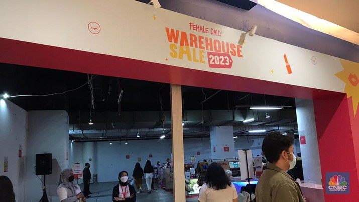 Female Daily Warehouse Sale. Female Daily Warehouse Sale. (CNBC Indonesia/Halima Sadiyah)