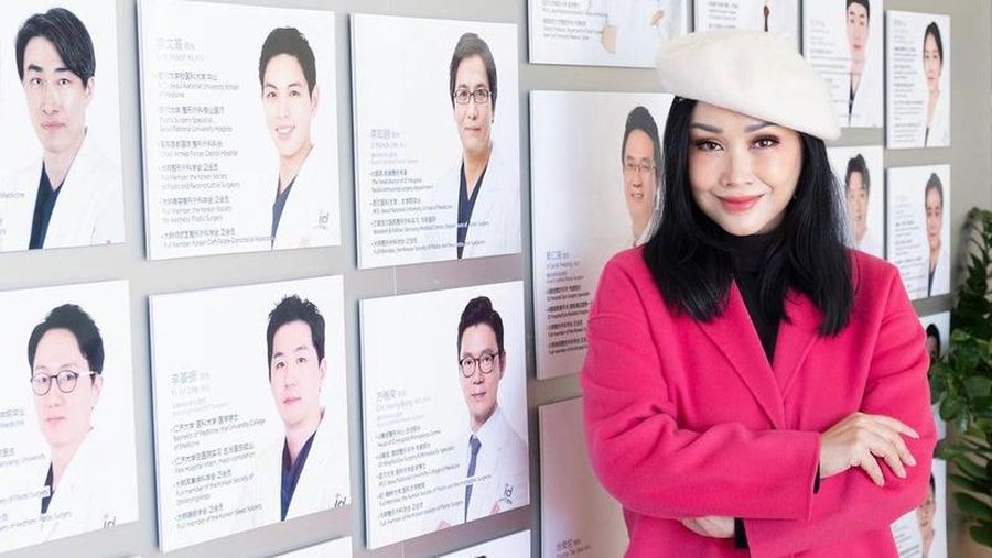 Penyanyi diva Indonesia Titi DJ baru-baru ini membagikan pengalamannya melakukan operasi anti aging atau anti penuaan di Gangnam, Korea Selatan pada 6 Januari lalu. (Tangkapan layar instagram @ti2dj)
