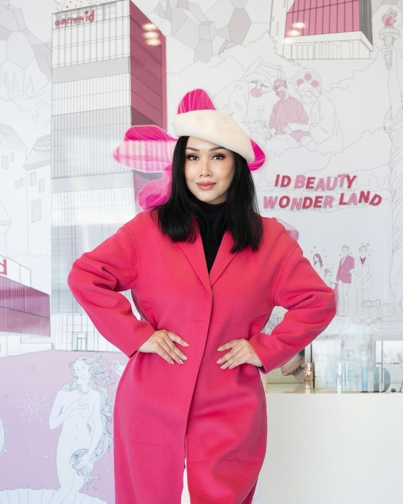 Penyanyi diva Indonesia Titi DJ baru-baru ini membagikan pengalamannya melakukan operasi anti aging atau anti penuaan di Gangnam, Korea Selatan pada 6 Januari lalu. (Tangkapan layar instagram @ti2dj)