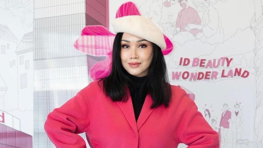 Penyanyi diva Indonesia Titi DJ baru-baru ini membagikan pengalamannya melakukan operasi anti aging atau anti penuaan di Gangnam, Korea Selatan pada 6 Januari lalu. (Tangkapan layar instagram @ti2dj)