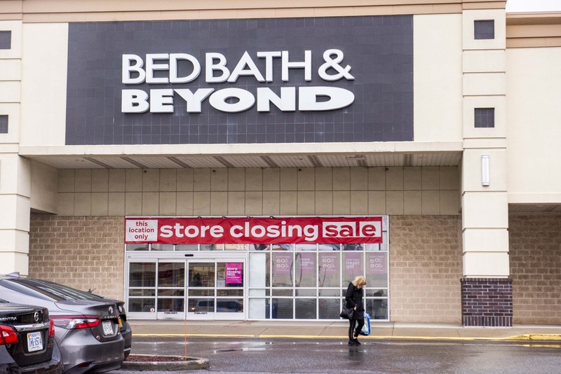 Raksasa ritel Amerika Serikat (AS), , akan menutup 87 toko miliknya. Hal ini terjadi lantaran persoalan keuangan yang membelit perusahaan itu. Penutupan ini merupakan tambahan dari 150 penutupan Bed Bath & Beyond yang diumumkan Agustus lalu. (Bloomberg via Getty Images) Raksasa ritel Amerika Serikat (AS), , akan menutup 87 toko miliknya. Hal ini terjadi lantaran persoalan keuangan yang membelit perusahaan itu. Penutupan ini merupakan tambahan dari 150 penutupan Bed Bath & Beyond yang diumumkan Agustus lalu. (Bloomberg via Getty Images)
