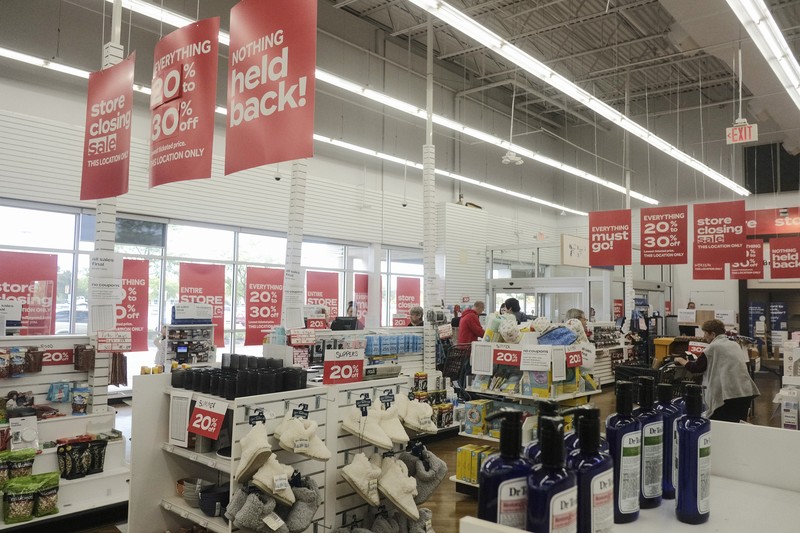 Raksasa ritel Amerika Serikat (AS), , akan menutup 87 toko miliknya. Hal ini terjadi lantaran persoalan keuangan yang membelit perusahaan itu. Penutupan ini merupakan tambahan dari 150 penutupan Bed Bath & Beyond yang diumumkan Agustus lalu. (Bloomberg via Getty Images) Raksasa ritel Amerika Serikat (AS), , akan menutup 87 toko miliknya. Hal ini terjadi lantaran persoalan keuangan yang membelit perusahaan itu. Penutupan ini merupakan tambahan dari 150 penutupan Bed Bath & Beyond yang diumumkan Agustus lalu. (Bloomberg via Getty Images)