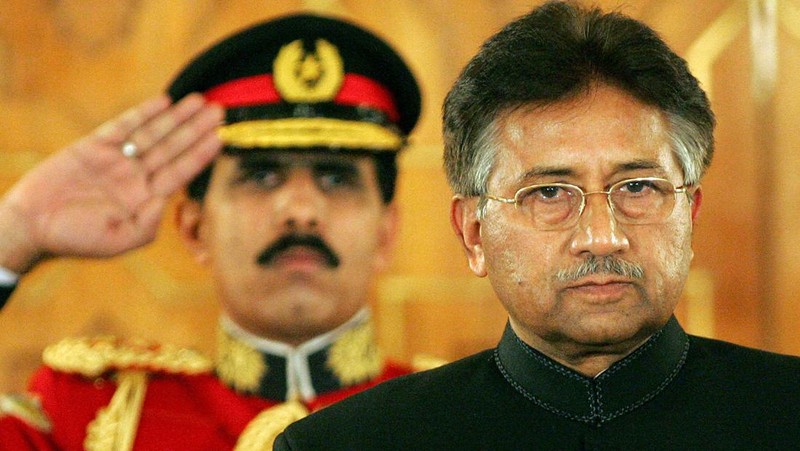 Mantan Presiden Pakistan, Pervez Musharraf berbicara kepada anggota Komunitas Pakistan Inggris pada tanggal 2 Oktober 2010 di Birmingham, Inggris. Musharraf baru-baru ini mengumumkan kembalinya dia ke politik garis depan, dengan peluncuran partai politik baru, 'Liga Muslim Seluruh Pakistan'.  (Photo by Dan Kitwood/Getty Images)