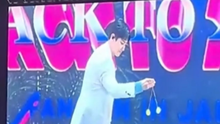 Demam Lato lato sudah sampe ke Sehun & Chanyeol. (Instagram @drakorflixid)