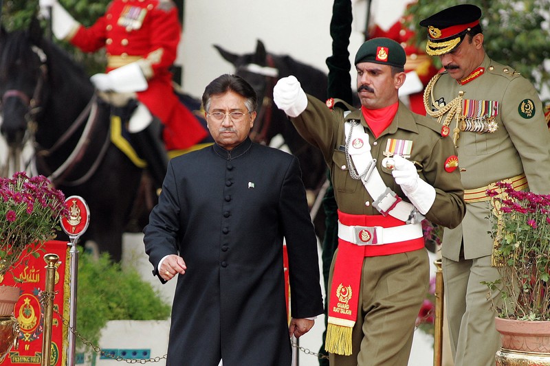 Mantan Presiden Pakistan, Pervez Musharraf berbicara kepada anggota Komunitas Pakistan Inggris pada tanggal 2 Oktober 2010 di Birmingham, Inggris. Mantan Presiden Pakistan, Pervez Musharraf berbicara kepada anggota Komunitas Pakistan Inggris pada tanggal 2 Oktober 2010 di Birmingham, Inggris. Musharraf baru-baru ini mengumumkan kembalinya dia ke politik garis depan, dengan peluncuran partai politik baru, 'Liga Muslim Seluruh Pakistan'. (Photo by Dan Kitwood/Getty Images)